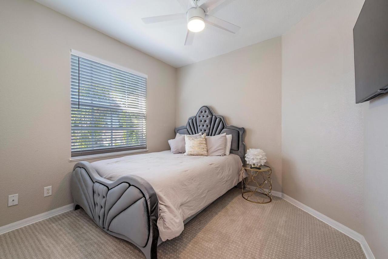 Vacation Home With Pool. 4 Bedrooms. Sleeps 10 Naples Exterior photo